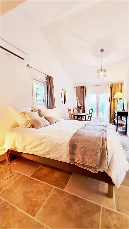 Suite Oasis En Provence Luberon Pierrevert Bed & Breakfast